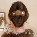 Pince à cheveux fleur en peluche marron avec pétales tricotés et boule de fourrure - Pince à Cheveux Fleur en Peluche Tricotée / 11.5CM / Café Foncé