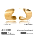 Detalle de pendientes de aro en C de acero dorado con especificaciones de tamaño - Dorado (JDE0107008)