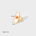 Detailansicht mit Maßen 28mm Länge und 2mm Breite des goldenen Rings mit Trockenblume - Einstellbar Offen / Rechteckiges Trockenblumen-Design (DFR130)