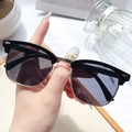 Klassische Halbrand Clubmaster Sonnenbrille mit schwarzem Rahmen und Goldakzenten - Glänzend Schwarz Goldrahmen Graue Gläser
