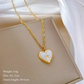 Dettaglio della collana cuore dorata con stella, peso 3.6g e dimensioni visualizzate - Oro (Acciaio al Titanio)