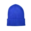 Détail du bonnet en maille côtelée bleu vif avec un large revers et une texture douce - Bleu