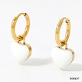 Orecchini a cerchio dorati con pendenti a cuore bianchi e finitura lucida - Oro+Bianco