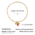 Detail van 18K vergulde stalen ketting met aardbei en schelp hangers en afmetingen - Aardbei Schelp Wulk Stijl(YYN025214)