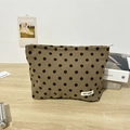 Vintage Cord Kosmetiktasche mit Punkten in Khaki auf einem minimalistischen Schreibtisch - Braun Punktiert