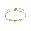 Detalle de pulsera de flores bañada en oro con circonitas y cierre ajustable - Dorado Trébol