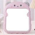 Specchio trucco pieghevole rosa a forma di orso, specchiera da tavolo portatile compatta - Orecchio d'orso-Rosa / Uno Specchio Quadrato Con Cornice Rosa E Orecchie Da Orso Stilizzate Nella Parte Superiore.