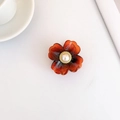 Elegant amber resin flower hair claw with pearl center for Korean style hair styling - 5.8*5.8*4.5 / Amber