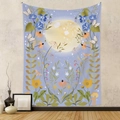 Dettaglio artistico di arazzo con fasi lunari, motivi floreali e farfalle a muro - 73*95CM / Tessuto Spazzolato