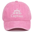 Detail der rosa gewaschenen Baseballkappe mit Captain-Stickerei und Steuerrad-Symbol - Verstellbar / Rosa