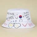 Streetwear λευκό καπέλο bucket από καμβά με γκράφιτι γράμματα και πολύχρωμα σχέδια καρδιάς - M (56-58cm) / Λευκό