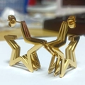Orecchini a perno a stella a tre strati in acciaio inossidabile dorato design 3D - Stella a tre strati / Oro