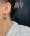 Boucles d'oreilles vintage françaises avec pierre marbrée rouge et noire dorée - Style 10