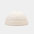 Detalle de la textura de pana crema en un gorro docker de estilo minimalista - Ajustable / Blanco