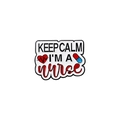 Λευκή καρφίτσα σμάλτου με κείμενο Keep Calm I'm a Nurse και ιατρικά σύμβολα - Keep Calm I Am A Nurse Σύνθημα (C2884-4)