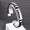 Detalle de la pulsera de alambre de acero trenzado con acabado de metal negro y plata pulido - Estilo de Tejido Negro y Plata (KB167888-KLHQ)