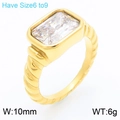 Anello in acciaio al titanio dorato a treccia con pietra rettangolare chiara - US 6 / Anello d'oro con pietra bianca (KR111479-GC)