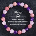 Macro dettagliata di perle di ametista e quarzo su una superficie nera testurizzata - Stile Misto Multicolore Viola Rosa (Sleep-3)
