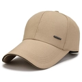 Khaki Baumwoll-Baseballkappe mit langem Schirm und schwarzem SPORT-Metallemblem - Verstellbar / Khaki