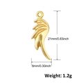 Detailansicht vergoldeter Federanhänger mit Maßen 21x8mm und einem Gewicht von 1,2g - A0495-Goldener Flügel