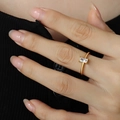Minimalistischer Goldring mit rechteckigem klarem Zirkonstein in einer 4-Krallen-Fassung - US 8 / Weißer Zirkonia Gold