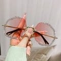 Occhiali da sole a nuvola senza montatura rosa sfumato con strass e stanghette in oro - Montatura dorata / Lenti rosa doppie