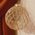 Bola de Navidad de cristal con rejilla de purpurina dorada y anillo para colgar - Bola de Cristal con Rejilla de Rombos 8CM