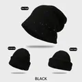 Berretto in maglia nera con paillettes mostrato in tre diversi stili di uso e piega - Taglia unica / Nero