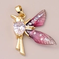 Pendentif colibri avec zircon blanc et ailes dégradées rose-violet sur monture dorée - Rose Rouge