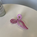 Dettaglio della pinza per capelli a fiocco rosa in acrilico con molla dorata - Circa 9,5 cm / Viola + Viola Scuro