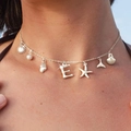 Collana da spiaggia bohémien in argento opaco con ciondoli a conchiglia e stella marina - Lettera A / Argento