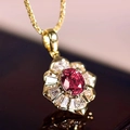 Elegante 18K Goldkette mit Rubin-Blumenanhänger und glänzenden Zirkonia-Steinen - Rot