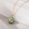 Collier avec pendentif œuf en émail vert doré et accents étincelants en zircone - Pendentif en Cuivre + Chaîne en Acier Inoxydable / Vert Turquoise