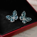 Gros plan de boucles d'oreilles papillon avec pierres bleues et cristaux brillants - Style Papillon Gemme Larme Bleue (15# Tige en Argent-Bleu-Papillon)