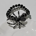 Pulsera gótica punk con colgante de araña negra y cuentas facetadas en plato blanco - Pulsera de Araña de Metal con Cuentas Redondas Plateadas y Cuentas Facetadas Negras de Doble Capa (B23-226R C3-F3 钢色)