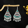 Pendientes boho de abanico plateado con esmalte de colores y pequeños dijes de campana - E6109-30 Abanico Campana