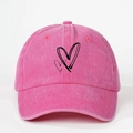 Berretto da baseball in cotone lavato rosa con ricamo minimalista a doppio cuore nero - Rosa Rossa