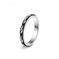Macro detail of rotating stainless steel ring with black enamel and vine pattern - 4mm - Rotation Wave Swirl Pattern / Size 5