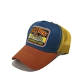 Dettaglio del ricamo motocross vintage sul cappellino trucker in rete con cuciture - M (56-58cm) / Arancione
