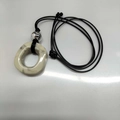 Ethno-Halskette mit grauem Marmormuster-Harzanhänger an verstellbarer schwarzer Kordel - Marmormuster-Ring (20# Halskette-Weiß-Grau)