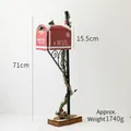 Buzón Santa Mail rojo de 71cm en soporte de metal con decoraciones de pino y bayas - Estilo de Buzón MAIL Rojo