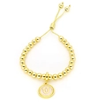 Détail du bracelet perlé en or 18 carats avec cordon ajustable et pendentif lettre U - Lettre U