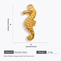 Detailweergave van een gouden zeepaardje-hanger met nauwkeurige maat- en gewichtsgegevens - Gouden Zeepaardje Hanger Accessoire - 534