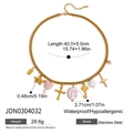 Dettaglio della collana in acciaio inossidabile 18K con ciondoli multipli e dimensioni - Stile Oro con Ciondoli Multipli (JDN0304032)