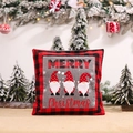 Funda de cojín navideña de cuadros con gnomos y mensaje de Merry Christmas - Gris - Borde de Cuadros Gnomos