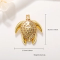 Gedetailleerd macrozicht van schildpad hanger met zirkonia inleg en afmetingen - Grote Pave Kristal Gouden Schildpad (A0073)