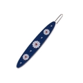 Détail de barrette en émail bleu marine avec fleurs de marguerite et métal argent - Clip à pression / Argenté