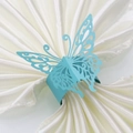 Détail du rond de serviette papillon bleu clair en papier nacré sur satin blanc - Bleu Tiffany
