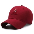 Klassische tiefrote Baseballkappe mit weiß-roter A-Stickerei auf Baumwoll-Canvas-Stoff - Verstellbar / Rot