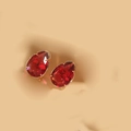 Elegant vintage pear-cut teardrop earrings in ruby red with gold claw setting - Red Zirconia (Gold)
